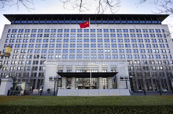 恒汇证券 伊朗港口爆炸事件已致406人受伤