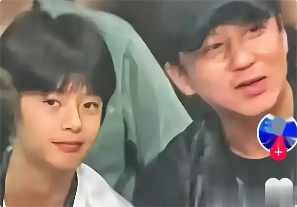 今日云策 孙俪儿子14岁身高1米7又瘦又高，帅到认不出，五官胜邓超